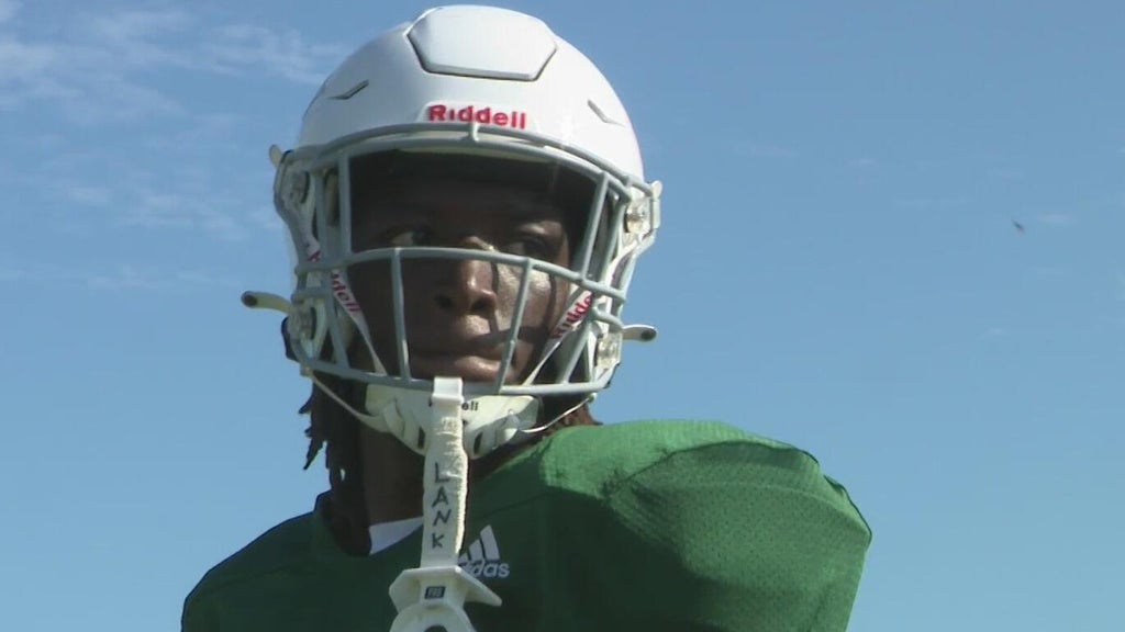 Meet DeMarcus DeRoche, Cardinal Gibbons tight end and Nat Moore Trophy contender — CBS Miami, Tyler Schools news