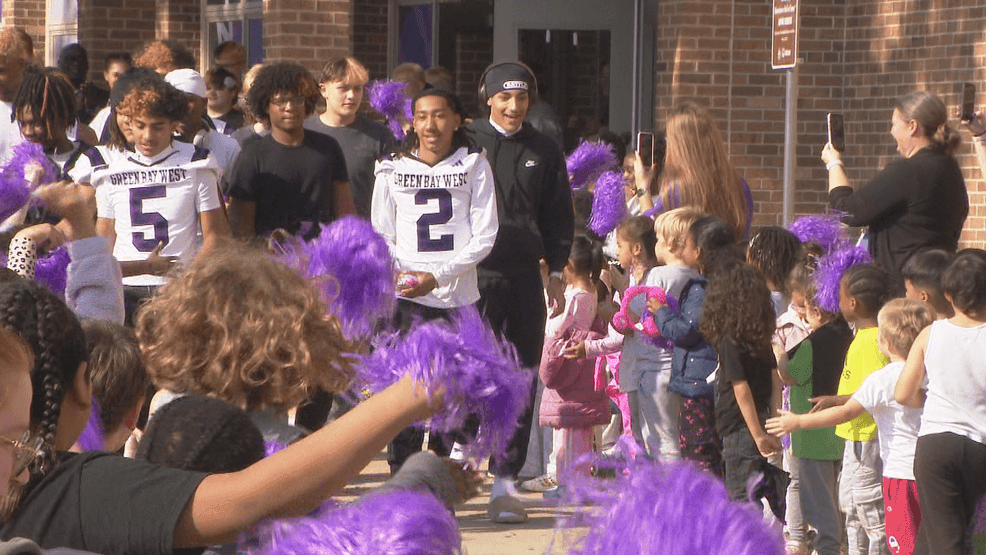 Green Bay West students send off football team for first playoff appearance in decades — Fox 11 Green Bay Sports, Tyler Schools news