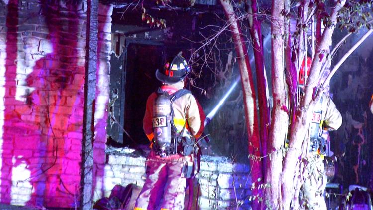One person dies, another person and a dog rescued from Blakeley Drive house fire — KENS 5 (San Antonio), Tyler Health news