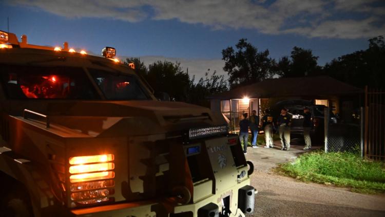 FBI, SWAT conducting operations at multiple Houston-area locations — KHOU 11 (Houston), Tyler Sports news